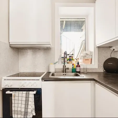 Centrally Located In Apartman *